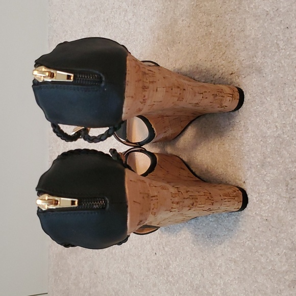 Venus Wedges - Picture 3 of 5